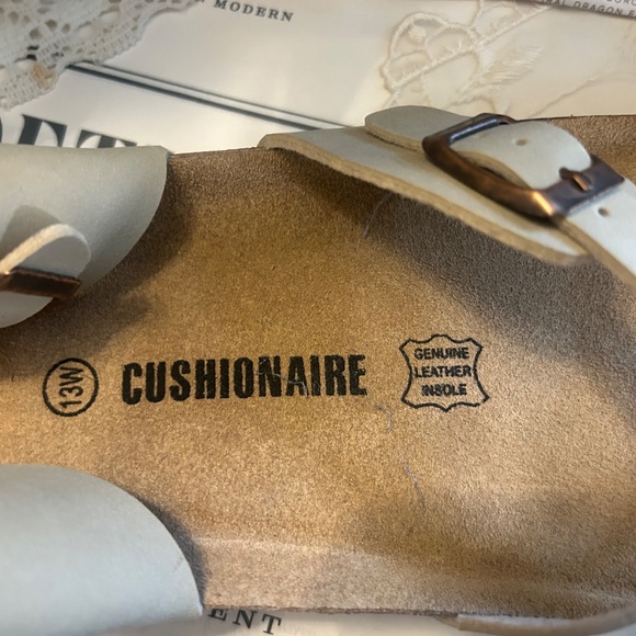 Cushionaire sandal - Picture 3 of 3